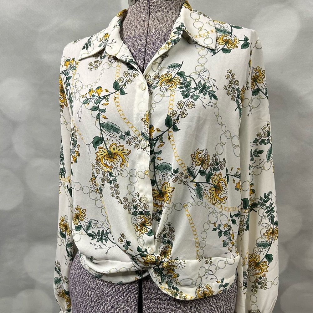 Evolutionary blouse in a‎ size large